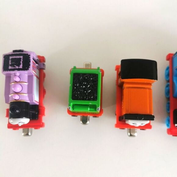 Thomas and Friends take a long metal trains - Picture 3 of 4